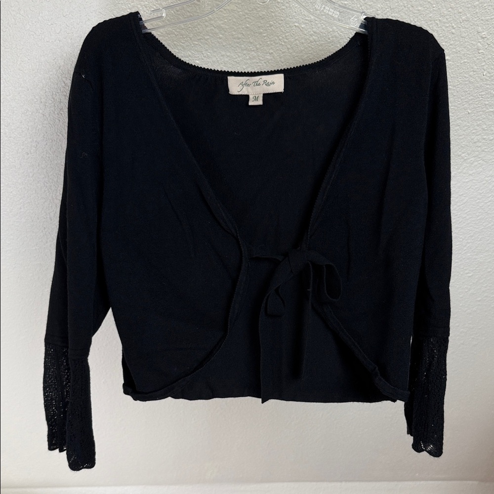 AFTER THE RAIN Black cropped front tie long sleeves sweater. Size Medium